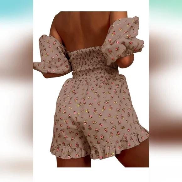 Puff Sleeve Romper - Picture 3 of 13